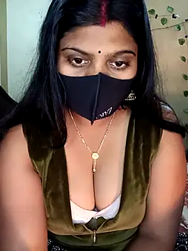 Snapshot of reena502 chatting on 12-19-25, 12:06 reena502 online show from 12-19-25, 12:06