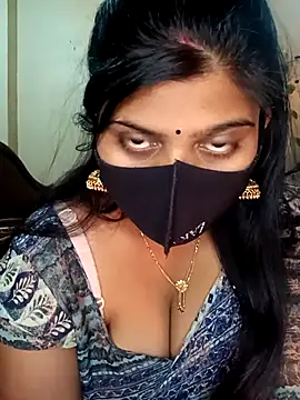 Snapshot of reena502 chatting on 12-21-25, 12:18 reena502 online show from 12-21-25, 12:18