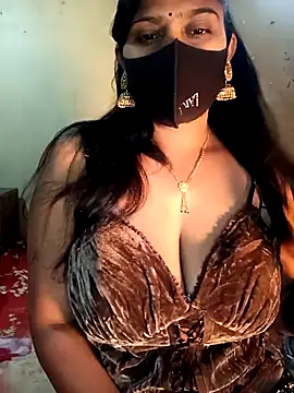 Snapshot of reena502 chatting on 01-10-26, 12:45 reena502 online show from 01-10-26, 12:45