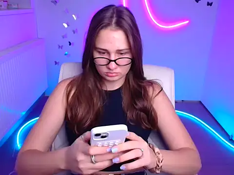 Stefanie Sweet online show from 11-04-25, 06:34