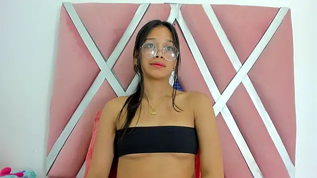 Snapshot of victoriavelasquez chatting on 10-27-25, 09:41 victoriavelasquez online show from 10-27-25, 09:41