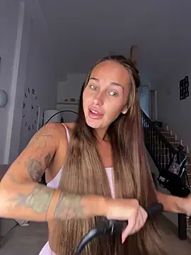 Snapshot of Rosieredxox chatting on 08-04-26, 06:27 Rosieredxox online show from 08-04-26, 06:27