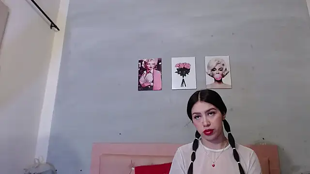 Olivia Spear online show from 10-18-25, 12:17