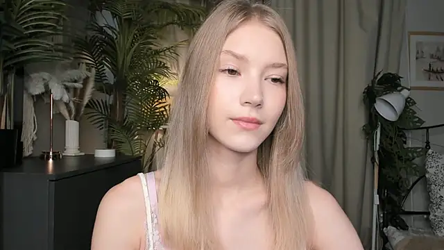 Snapshot of ChinBonnell chatting on 10-23-25, 05:40 ChinBonnell online show from 10-23-25, 05:40
