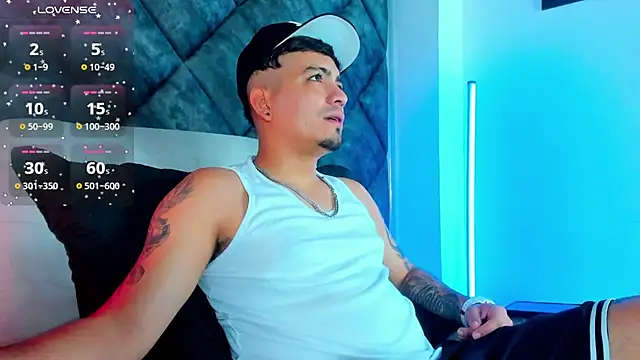 OwenStonne  online show from 12-01-25, 01:05