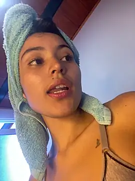 Snapshot of hotwife26 chatting on 10-27-25, 03:16 hotwife26 online show from 10-27-25, 03:16