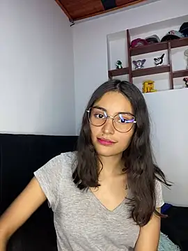 Snapshot of hotwife26 chatting on 05-23-26, 09:30 hotwife26 online show from 05-23-26, 09:30