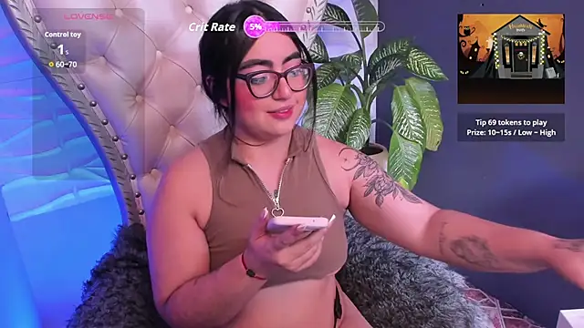 April  foxx online show from 10-20-25, 04:18