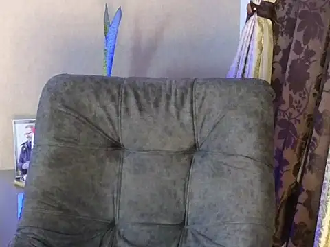 BenjaminCol  online show from 10-31-25, 01:39