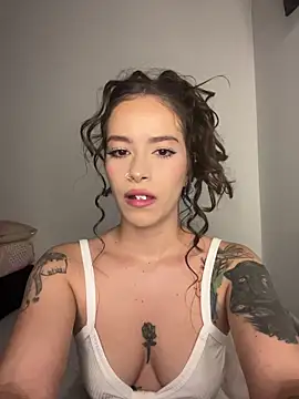 Snapshot of alysa_g_ chatting on 10-16-25, 10:44 alysa g online show from 10-16-25, 10:44