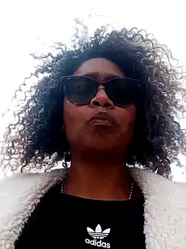 BiiancaEstradaa online show from 09-10-25, 03:01