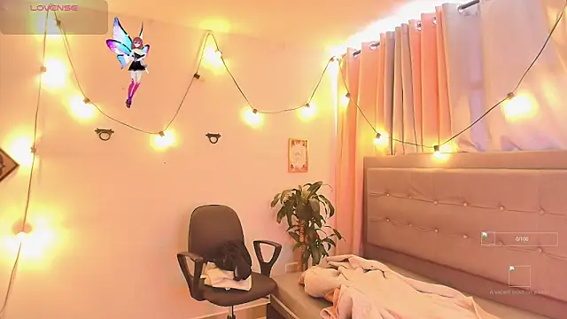 Seraphyne666 online show from 11-05-25, 07:25