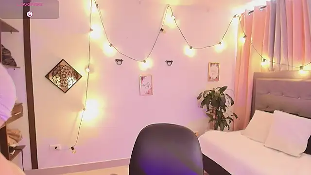 Seraphyne666 online show from 11-07-25, 07:25