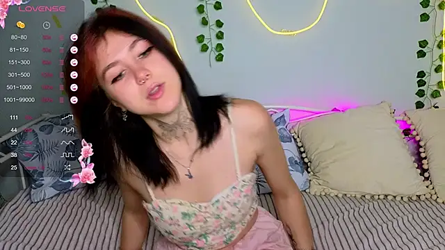 Snapshot of sweet_miami chatting on 10-04-25, 01:47 sweet miami online show from 10-04-25, 01:47