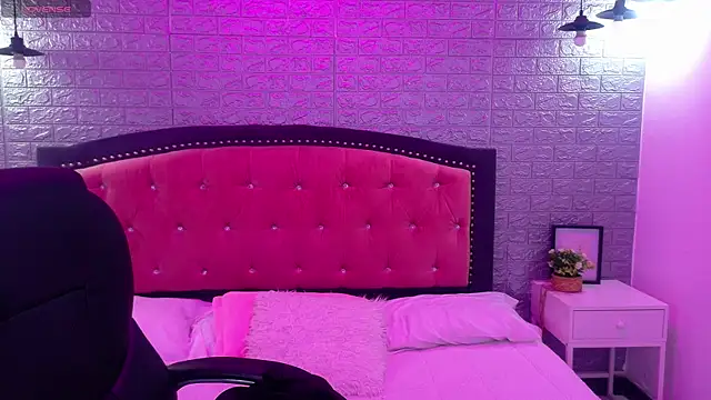 Natalie loffreda online show from 11-27-25, 03:19