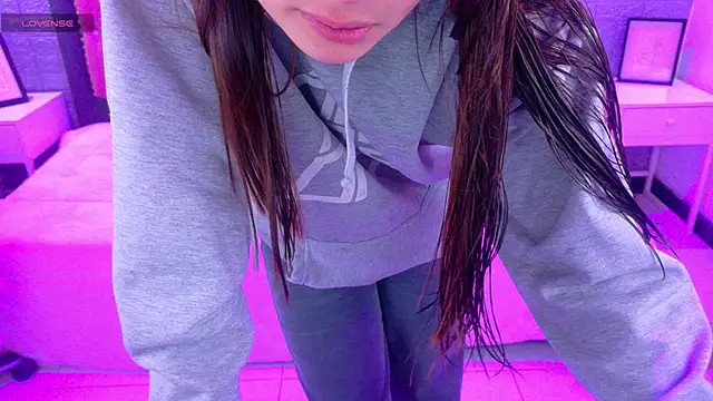 Natalie loffreda online show from 12-16-25, 03:22