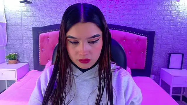 Natalie loffreda online show from 12-21-25, 03:24