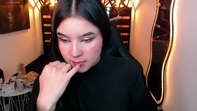 Natalie loffreda online show from 04-07-26, 07:47