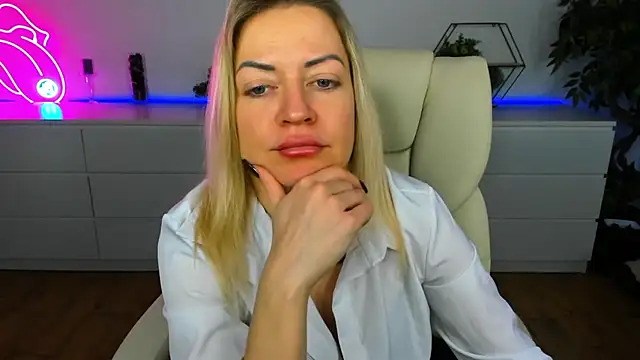 Anna Snows online show from 11-25-25, 06:35