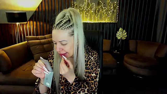 Anna Snows online show from 04-11-26, 05:23