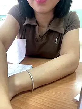 Snapshot of -NhaKy22 chatting on 10-11-25, 01:27 -NhaKy22 online show from 10-11-25, 01:27