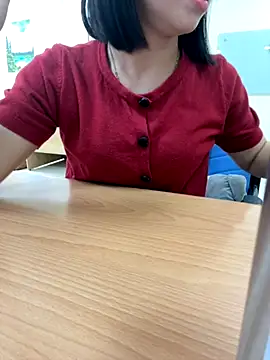 Snapshot of -NhaKy22 chatting on 11-17-25, 01:33 -NhaKy22 online show from 11-17-25, 01:33