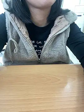 Snapshot of -NhaKy22 chatting on 11-25-25, 06:46 -NhaKy22 online show from 11-25-25, 06:46