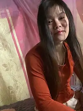 Snapshot of PhanHaa chatting on 12-18-25, 12:44 PhanHaa online show from 12-18-25, 12:44