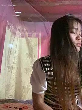 Snapshot of PhanHaa chatting on 12-22-25, 01:19 PhanHaa online show from 12-22-25, 01:19