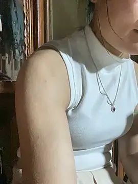 Snapshot of PhanHaa chatting on 02-25-26, 01:54 PhanHaa online show from 02-25-26, 01:54