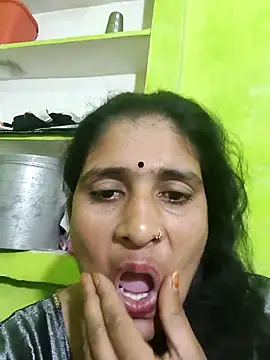 Snapshot of Hot-piuy chatting on 10-30-25, 05:31 Hot-piuy online show from 10-30-25, 05:31