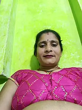 Snapshot of Hot-piuy chatting on 10-31-25, 05:03 Hot-piuy online show from 10-31-25, 05:03