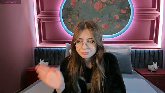 Snapshot of Grace_blush chatting on 10-19-25, 06:36 Grace blush online show from 10-19-25, 06:36