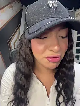 Snapshot of jenn_fit chatting on 01-13-26, 05:13 jenn fit online show from 01-13-26, 05:13