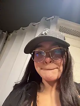 Snapshot of jenn_fit chatting on 01-16-26, 03:43 jenn fit online show from 01-16-26, 03:43