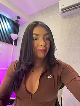 Snapshot of jenn_fit chatting on 03-28-26, 06:24 jenn fit online show from 03-28-26, 06:24