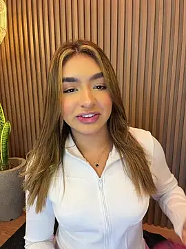 Snapshot of jenn_fit chatting on 04-16-26, 01:28 jenn fit online show from 04-16-26, 01:28