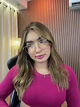 Snapshot of jenn_fit chatting on 04-17-26, 01:30 jenn fit online show from 04-17-26, 01:30