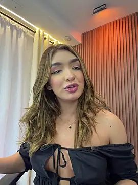 Snapshot of jenn_fit chatting on 04-19-26, 03:28 jenn fit online show from 04-19-26, 03:28