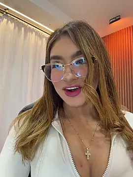 Snapshot of jenn_fit chatting on 05-06-26, 02:19 jenn fit online show from 05-06-26, 02:19