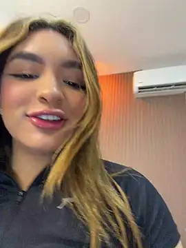 Snapshot of jenn_fit chatting on 05-16-26, 08:18 jenn fit online show from 05-16-26, 08:18
