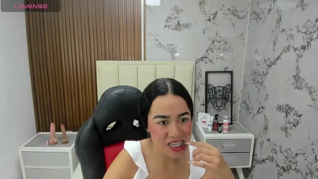 Snapshot of BRIHANACONOR chatting on 09-22-25, 12:18 BRIHANACONOR online show from 09-22-25, 12:18