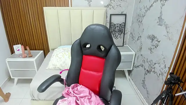 Snapshot of BRIHANACONOR chatting on 10-14-25, 12:28 BRIHANACONOR online show from 10-14-25, 12:28