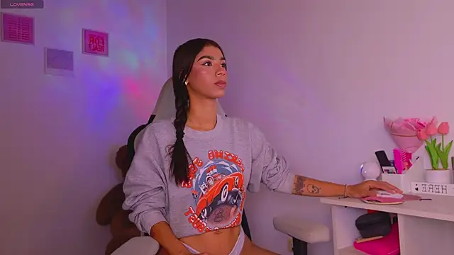 Snapshot of BrunetteAdams001 chatting on 01-17-26, 05:45 BrunetteAdams001 online show from 01-17-26, 05:45