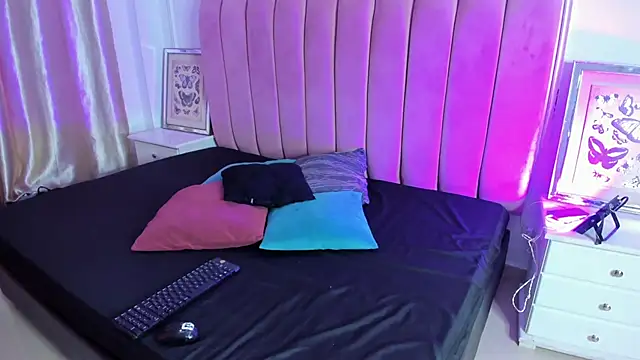 Snapshot of Tessa_Sinclaire chatting on 09-30-25, 08:25 Tessa Sinclaire online show from 09-30-25, 08:25