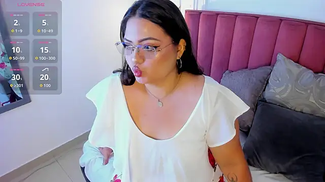 Snapshot of Tessa_Sinclaire chatting on 10-01-25, 08:15 Tessa Sinclaire online show from 10-01-25, 08:15