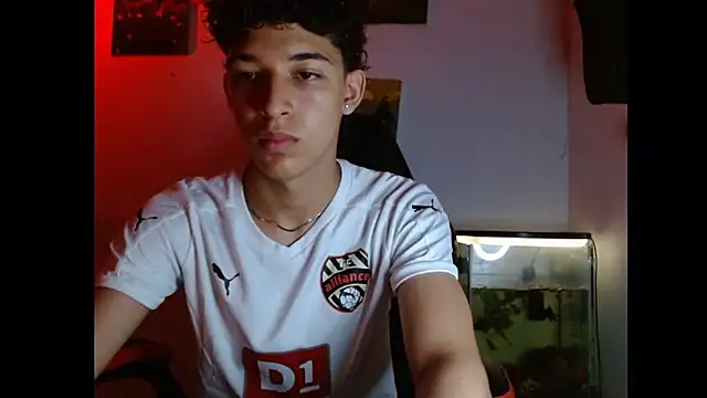 Snapshot of Xtremeplay_18 chatting on 10-19-25, 01:06 Xtremeplay 18 online show from 10-19-25, 01:06