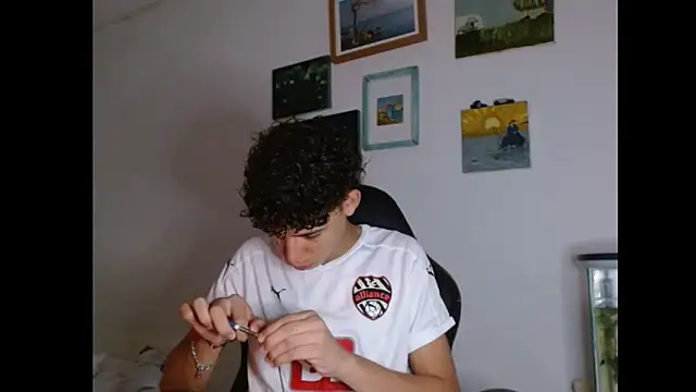 Snapshot of Xtremeplay_18 chatting on 11-01-25, 09:28 Xtremeplay 18 online show from 11-01-25, 09:28