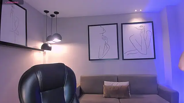 LizzCooper online show from 11-20-25, 04:12