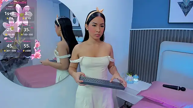 Snapshot of lily__star chatting on 11-19-25, 03:17 lily star online show from 11-19-25, 03:17